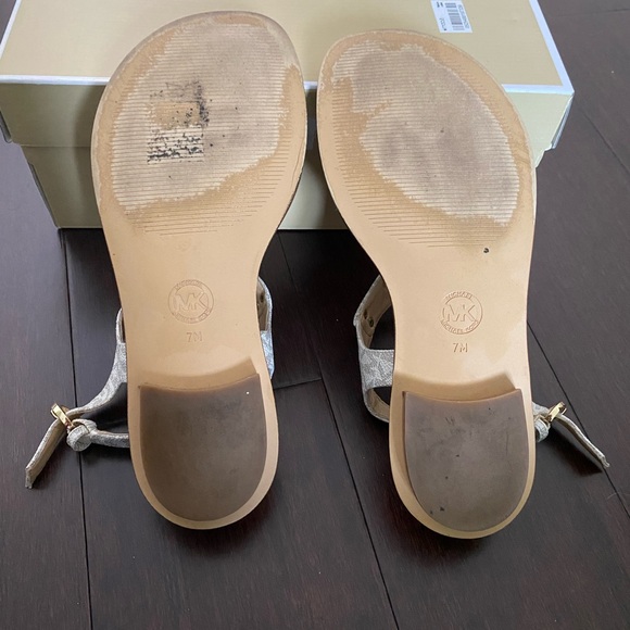 Michael Kors plate thong sandals with mini MK logo size 7M Like new with box. - Picture 8 of 10
